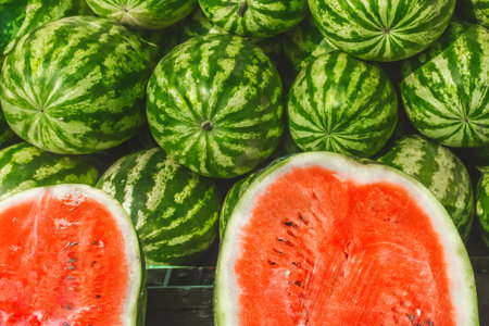 ASCOLTA🎧​: Anguria-Mania 2025: Prezzi alle Stelle o Sottocosto? La Grande Sfida del Frutto Estivo!