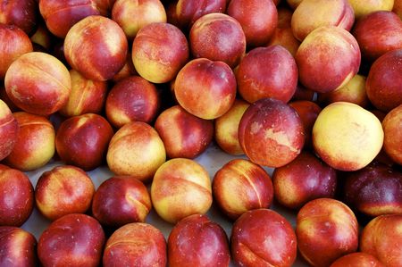 ASCOLTA ​🎧: focus italiano ed europeo sulle pesche e nettarine 2025